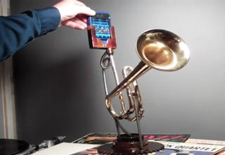 iPhone Plays Music Through a Trumpet Like a Speaker - Video