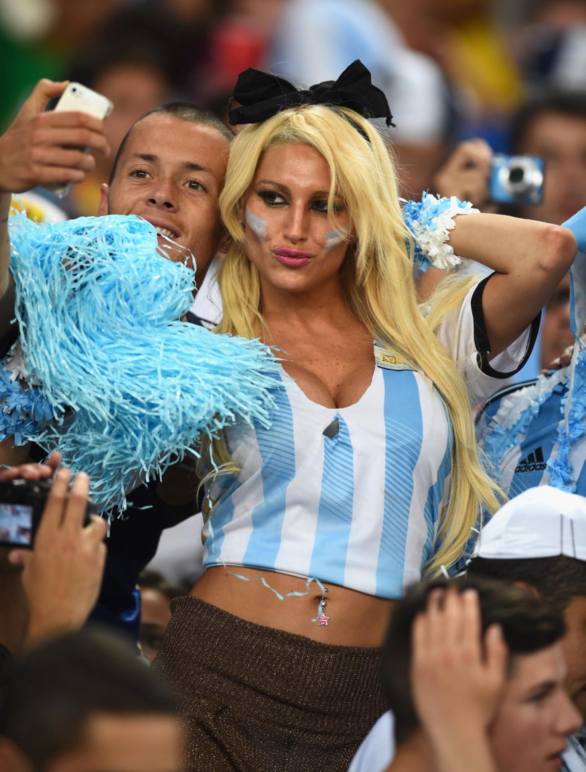 26 Hottest Fans Of The World Cup - Pop Culture Gallery | eBaum's World