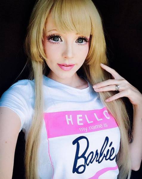 14 - 27 Living Dolls Are Among Us