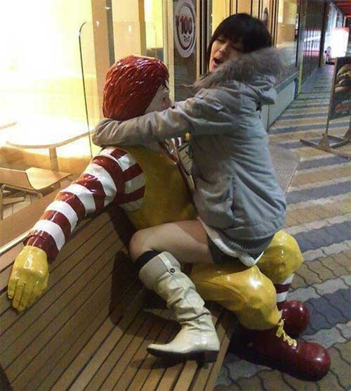 Ronald Mcdonald Statue Funny | My XXX Hot Girl