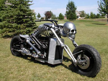 Modifikasi Motor berbentuk skull-bike..sangar poll !
