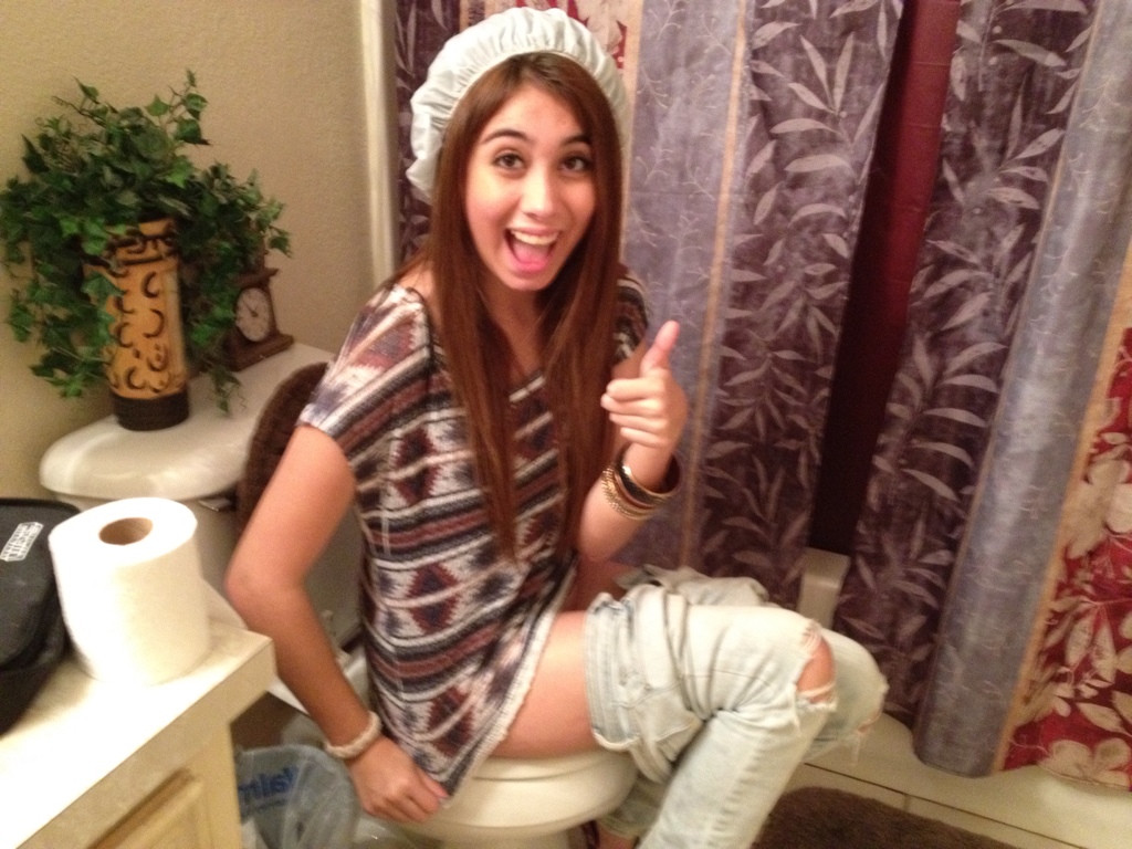 Sexy Teens On The Toilet 21