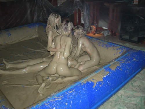 Mud Pit Lesbian Sex Fight - Girl combat porn in mud - Hot Nude