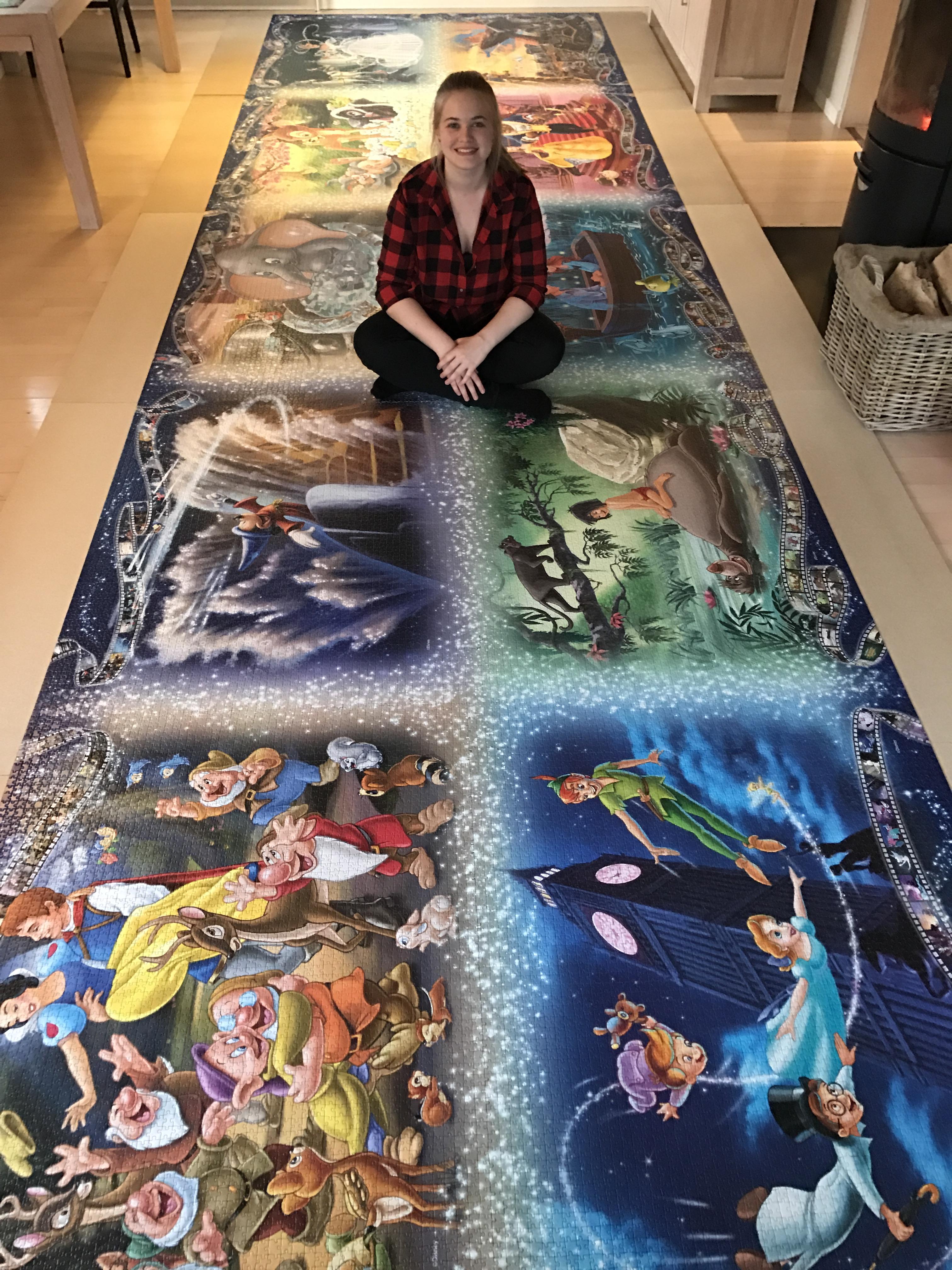 Girl Completes 40 320 Pieces Largest Jigsaw Puzzle Wow Gallery 