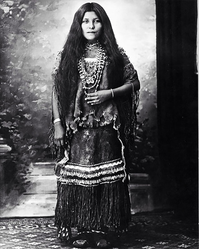 25 Stunning 19th Century Portraits of Native America Women - Wow