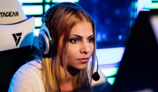 Hot Pro Gamer Girls - Gallery | eBaum's World