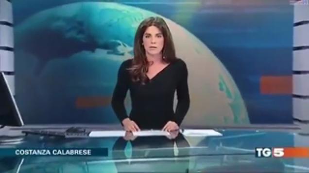 News Presenter Forgets Shes Sitting At A Glass Desk Wow Video Ebaums World 0498