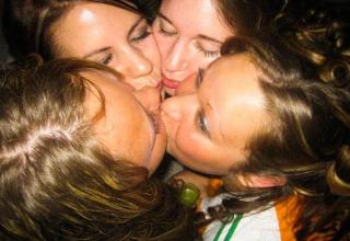 Groupe lesbian kiss sorry Apologise, but, Groupe lesbian kiss everything