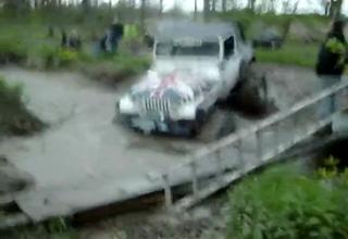 Jeep stuck in a mud hole - Video | eBaum&#39;s World