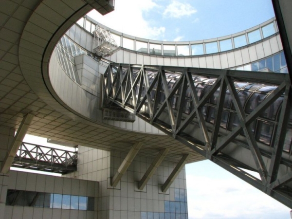Long Escalator