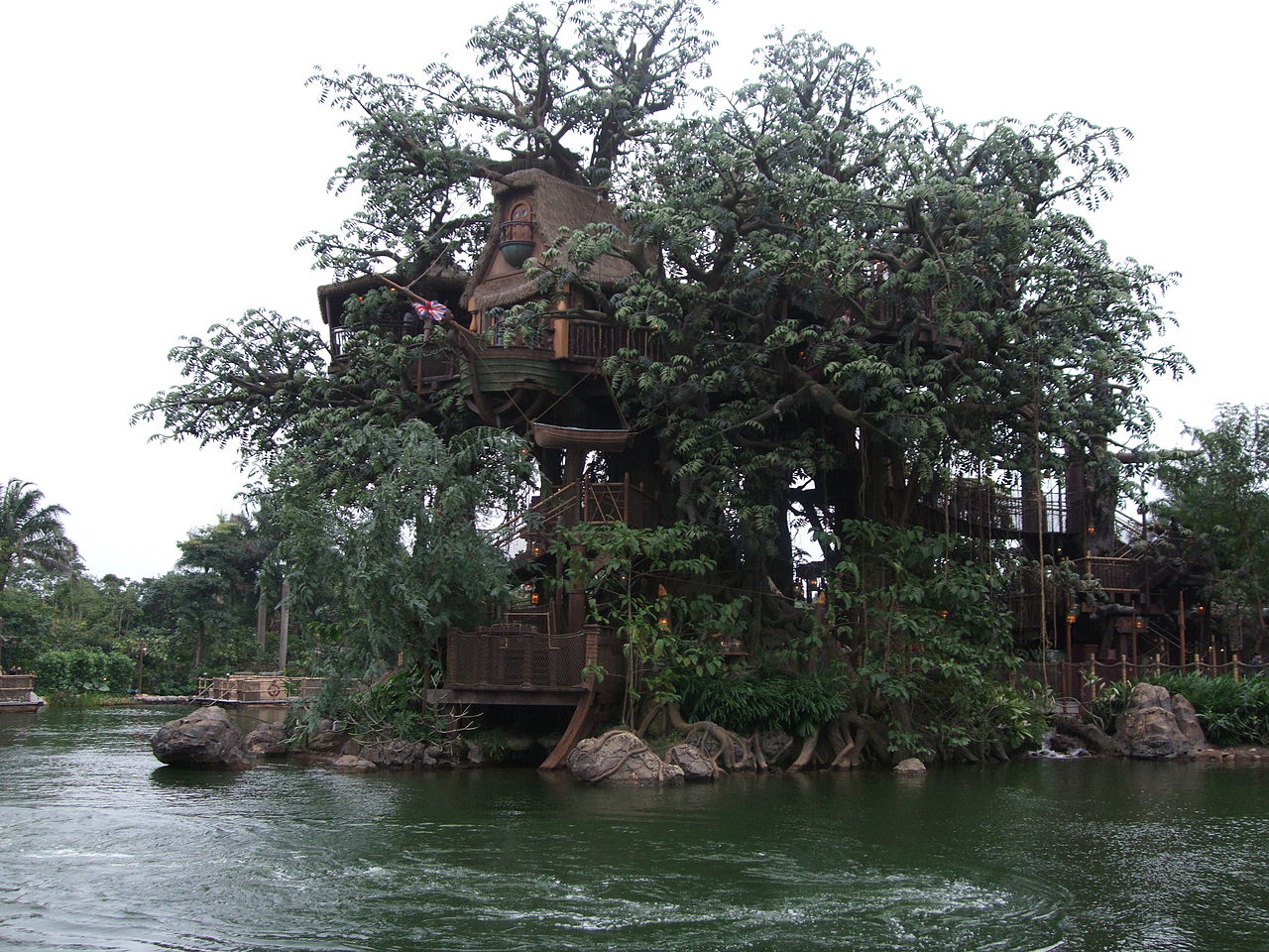 31 Tree Houses That Make The Canopy Comfy