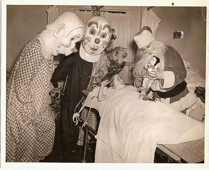 26 Vintage Photos From Our Creepy Past