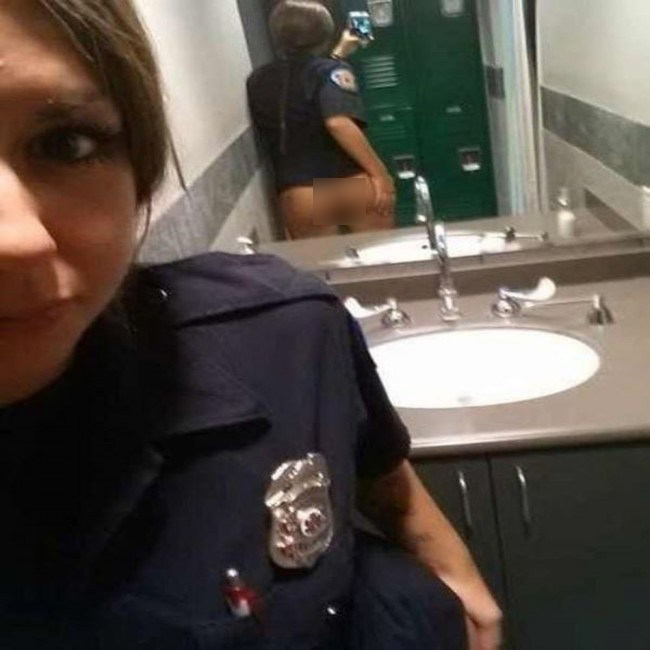 15 People Who Should Learn How Mirrors Work