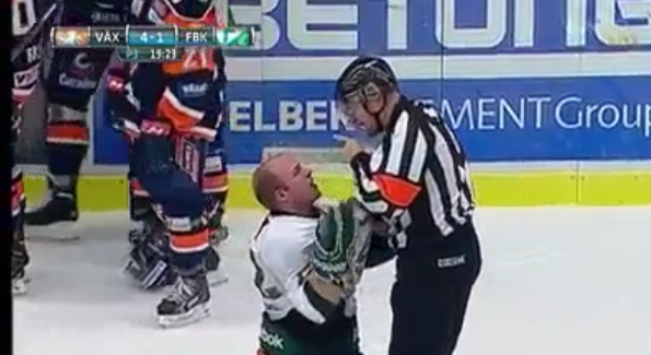 Hockey ref breaks up fight, scolds player like a child