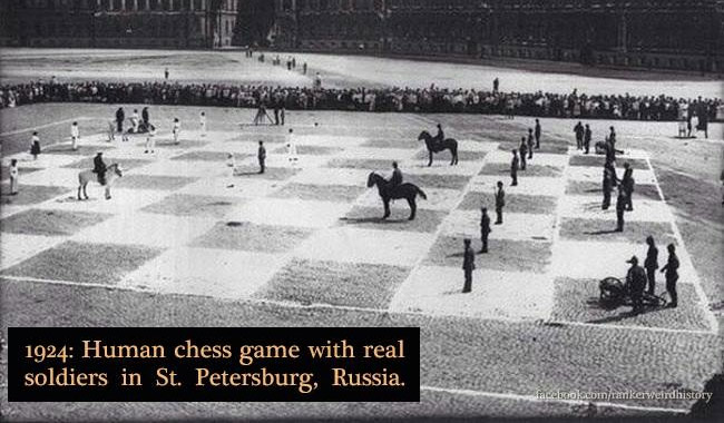 human chess st petersburg - 1924 Human chess game with real soldiers in St. Petersburg, Russia, facebook.comranikerweirdhistory