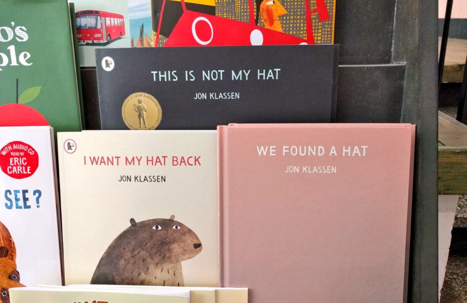 Jon Klassen - o's ole This Is Not My Hat Jon Klassen Audios With Read By Eric Carle I Want My Hat Back Jon Klassen We Found A Hat Jon Klassen See?