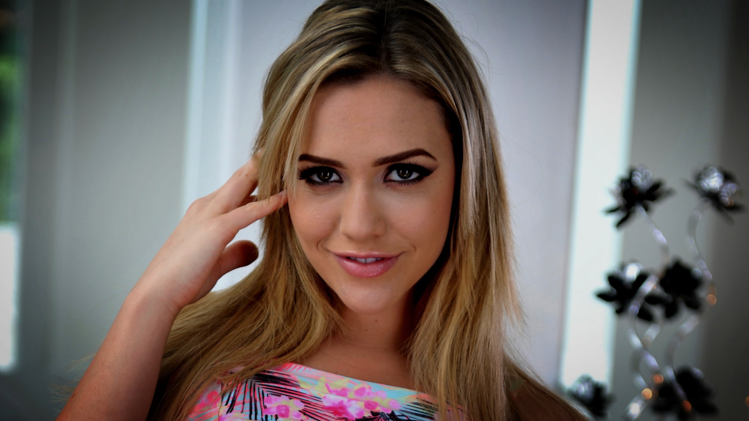 Mia Malkova loves fantasy fiction, including Game of Thrones and Wizards First Rule. 