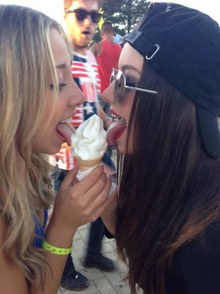 two girls ice cream