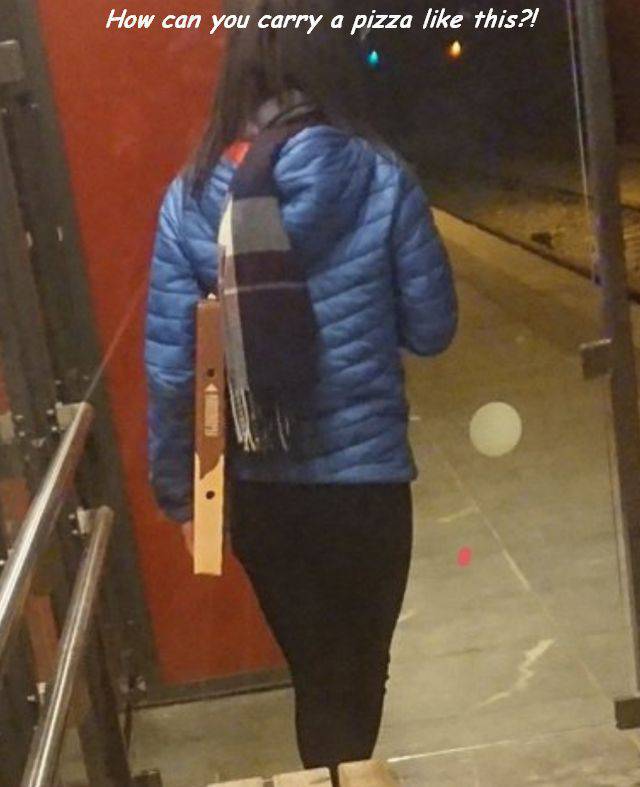 carrying pizza home - How can you carry a pizza this?!