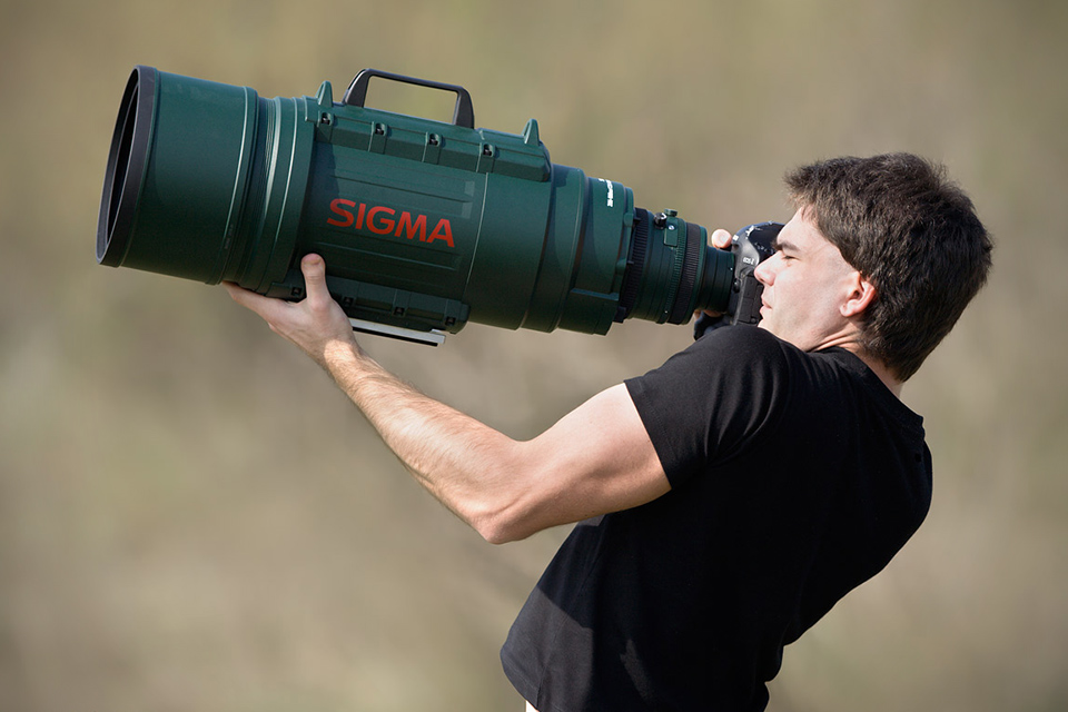 Ultra-Telephoto Zoom Lens so you can take photos of your neighborhood. Available <a href=https://amzn.to/2kAvk9h target="_blank "no follow">here</a>.