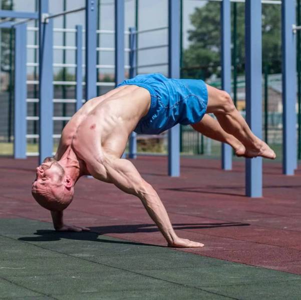 cool picture of man doing backflip and balancing on his hands