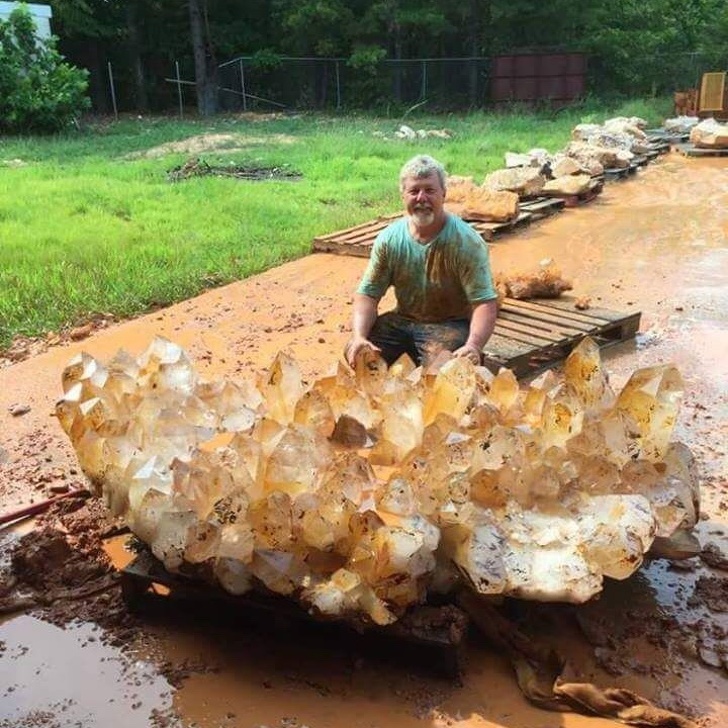 This man found a chunk of quartz worth $4 million dollars!