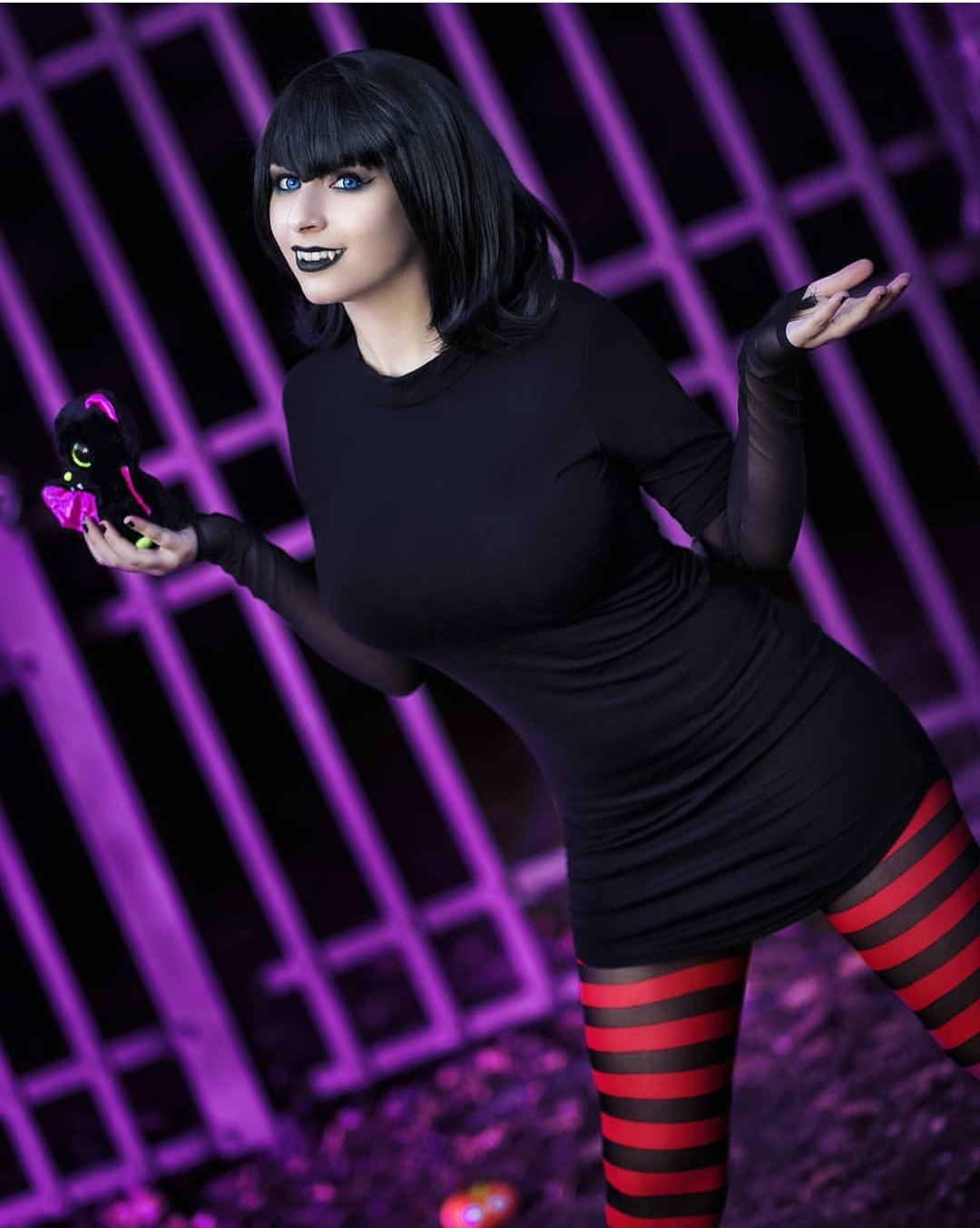 girl in goth cosplay