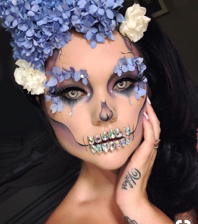 44 Amazing Halloween Costumes and Makeup