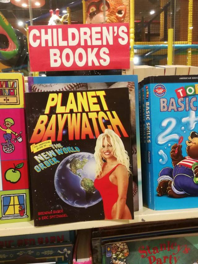 arcade game - American Edoc Children'S Books Planet Baywatch To Basic Total Basic Skills The Underche Guide To World Preschool Brendan Baber & Eric Spitznagel Darty