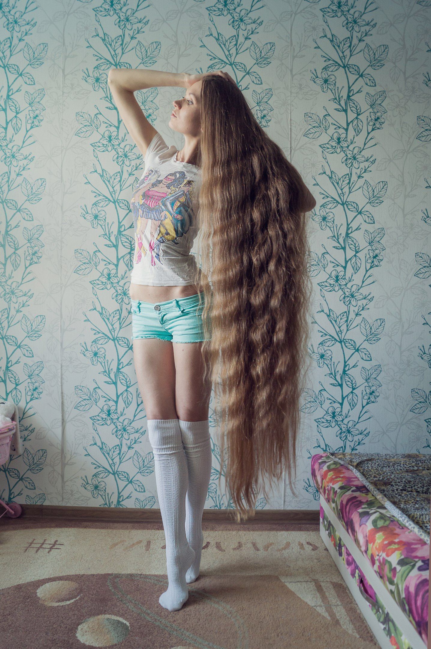 girls extremely long hair - Sys
