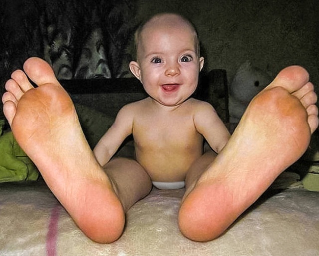 baby with big feet