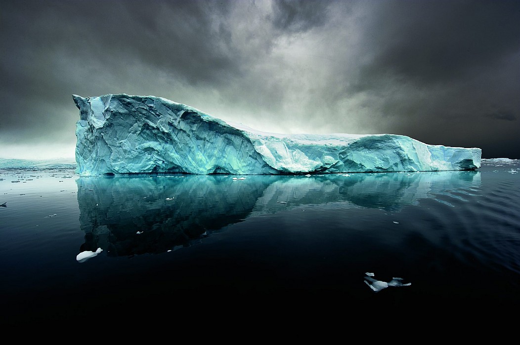pic -cool pic of the ocean and an iceberg
