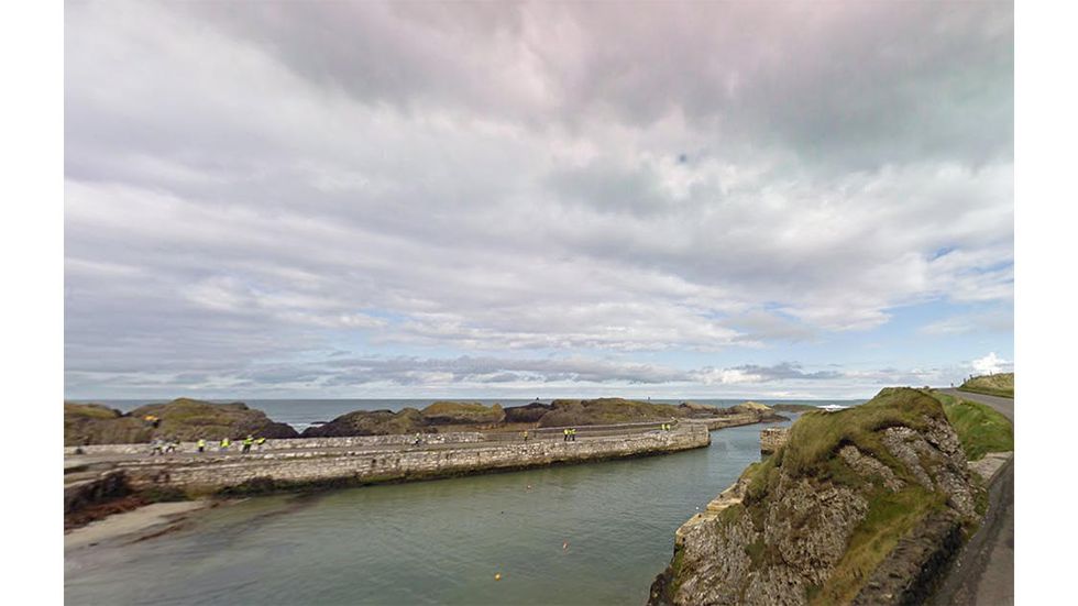 The scene where Theon returns is the Ballintoy Harbor in County Antrim, Northern Ireland.