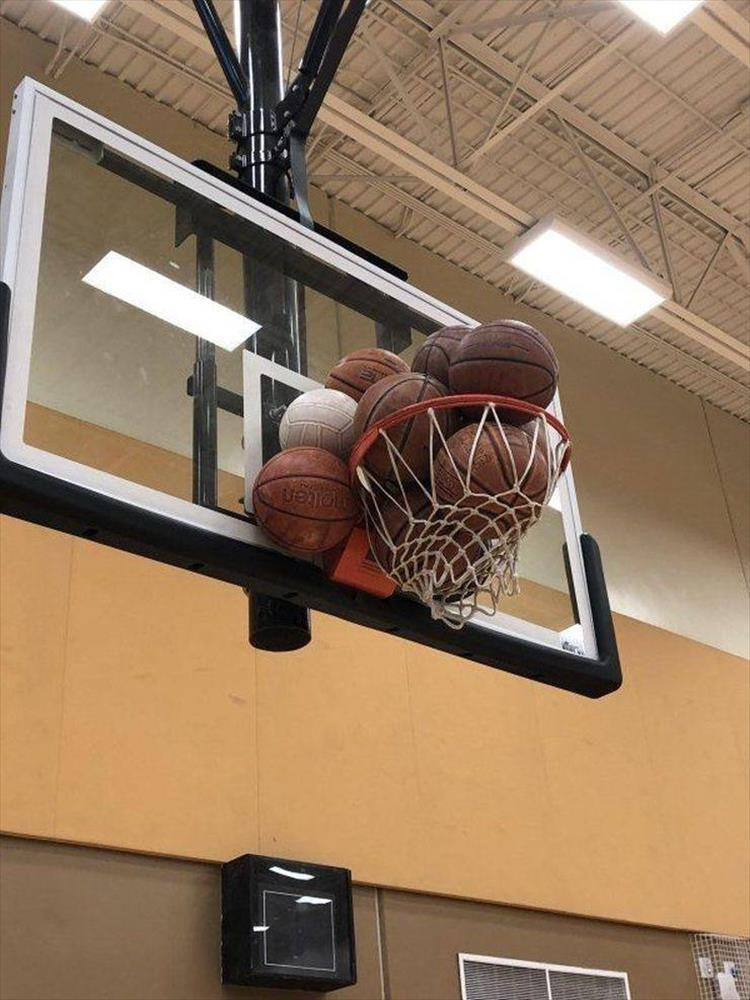 Internet meme bastketballs stuck in a hoop