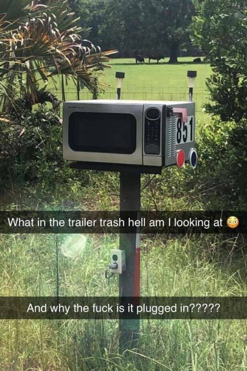 trailer trash hell - Klasik What in the trailer trash hell am I looking at o And why the fuck is it plugged in?????