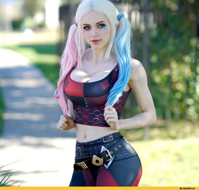 Amouranth - Harley Quinn cosplay suicide squad