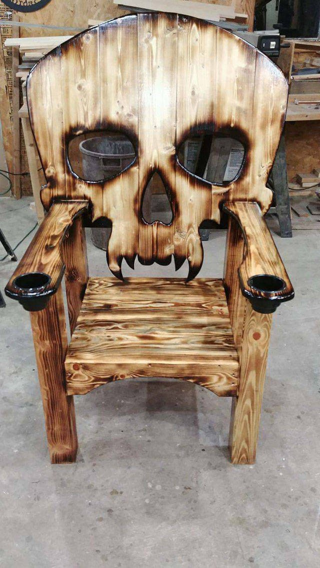 skull pallet chair - Tors