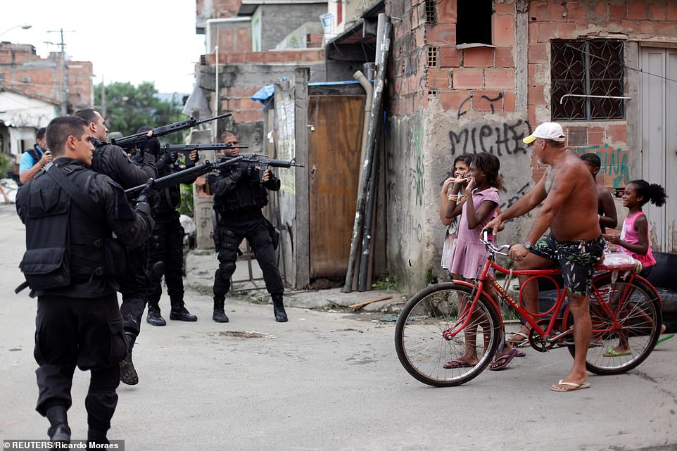 rio de janeiro favela police