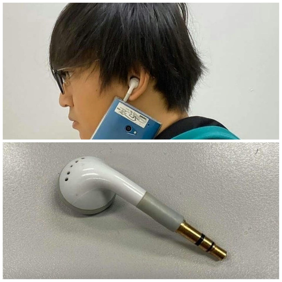 weird picture - Headphones with aux jack