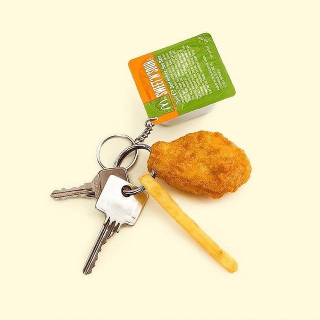 weird picture - mcnuggets keychain - Sweet'N' Sour M 25mle Best Before See Base S in komplet plan Roy d funge r Ro Ca