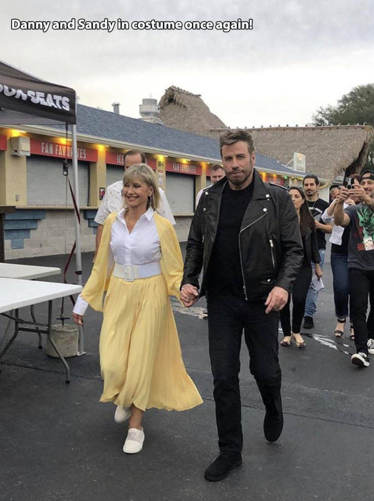 john travolta and olivia newton - Danny and Sandy in costume once again! Unseats Fakta