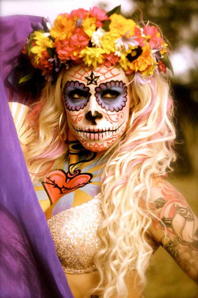 woman in day of the dead makeup and cosplay