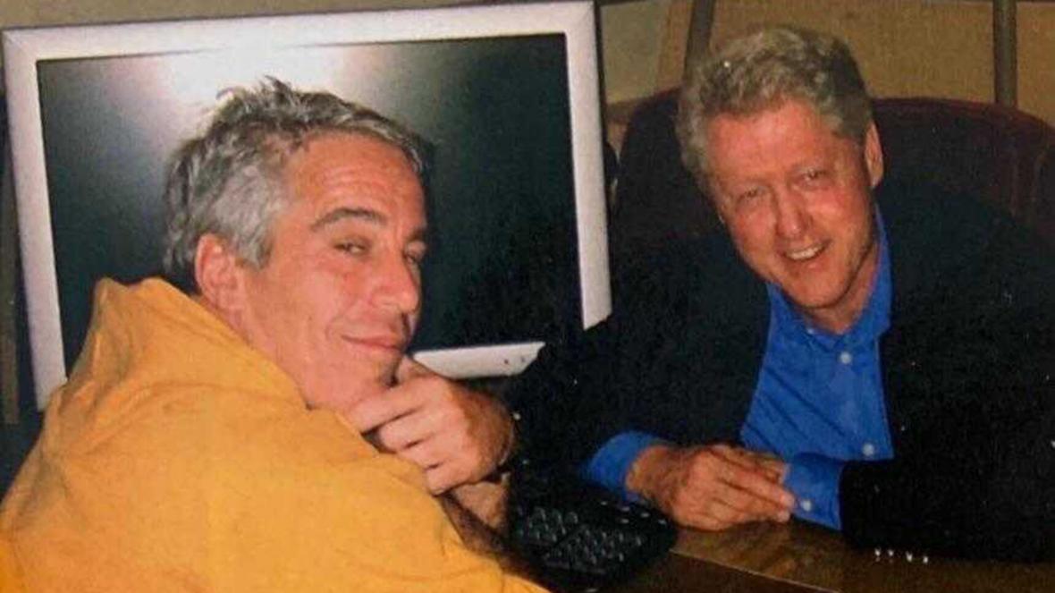 Jeffrey Epstein and Bill Clinton sitting together -  the only known photo of the two available online