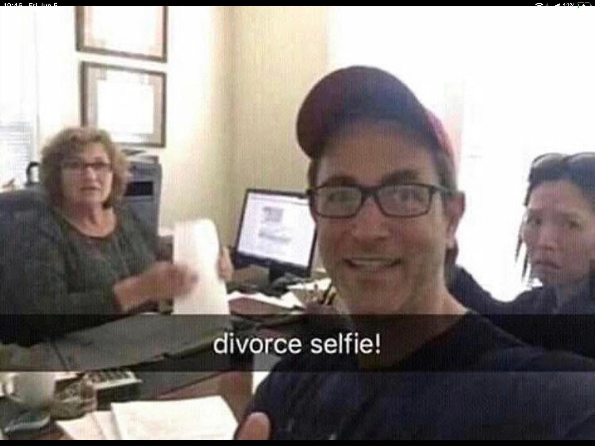 cursed memes - divorce selfie meme - Cri un 5. 1107 divorce selfie!