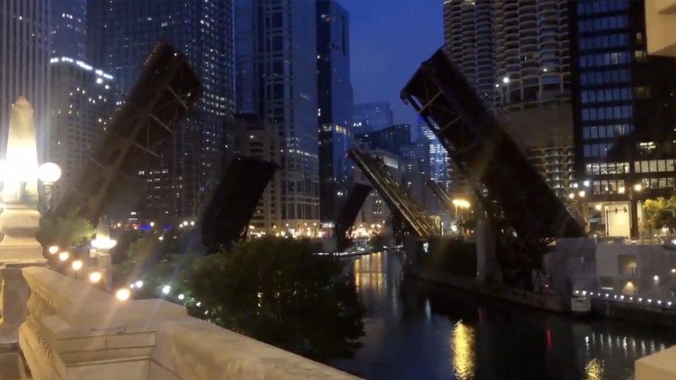 chicago downtown bridges raised after august 2020 looting