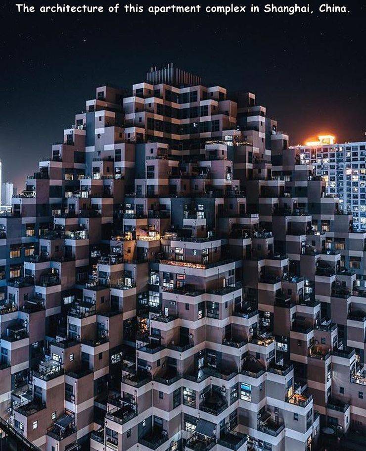 funny random pics - metropolis - The architecture of this apartment complex in Shanghai, China. 153 Vile SE3 an Hecher 70 Re U A Chand