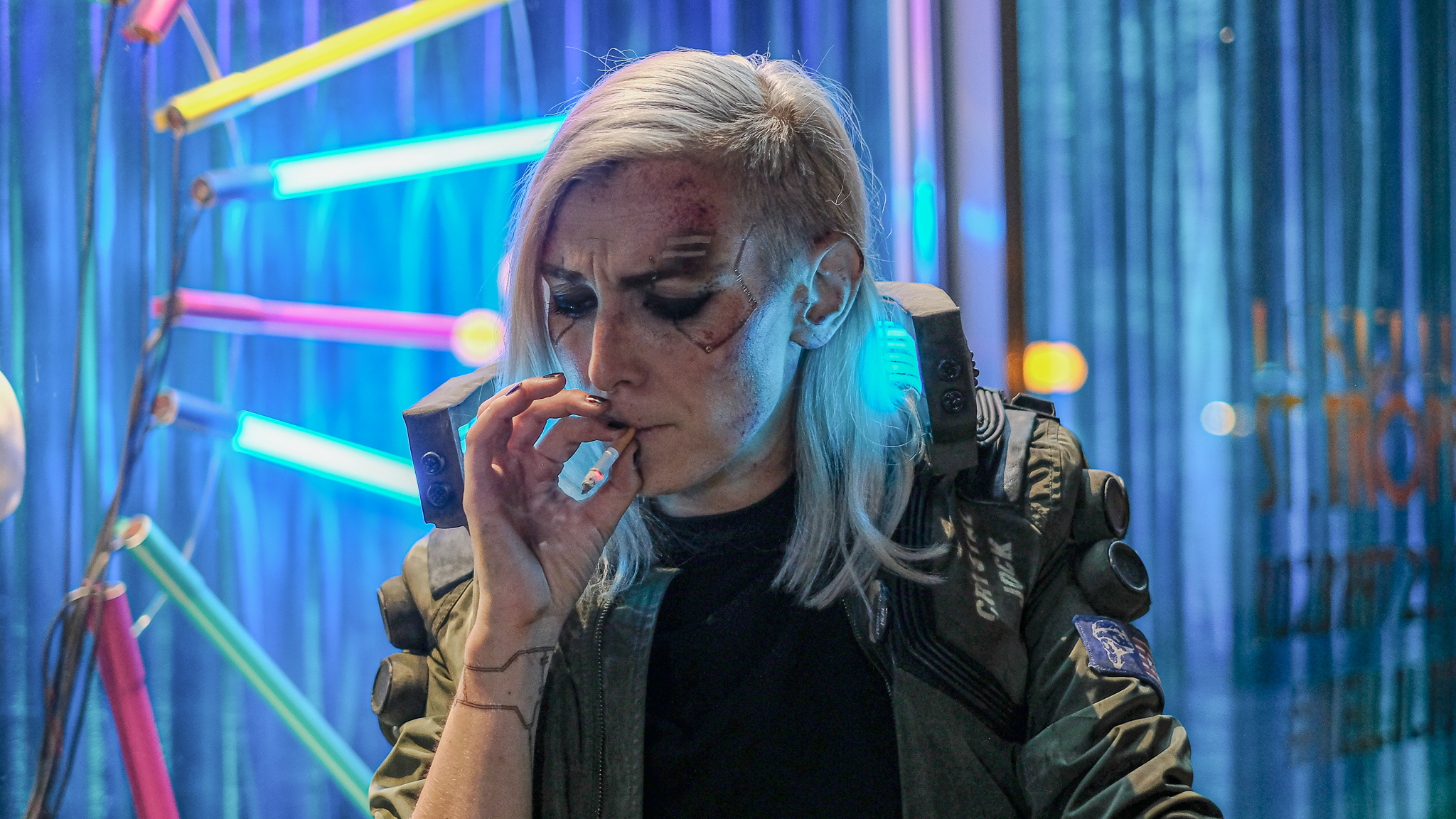 Cyberpunk 2077 - V Cosplay - Smoking a cigarette and looking down