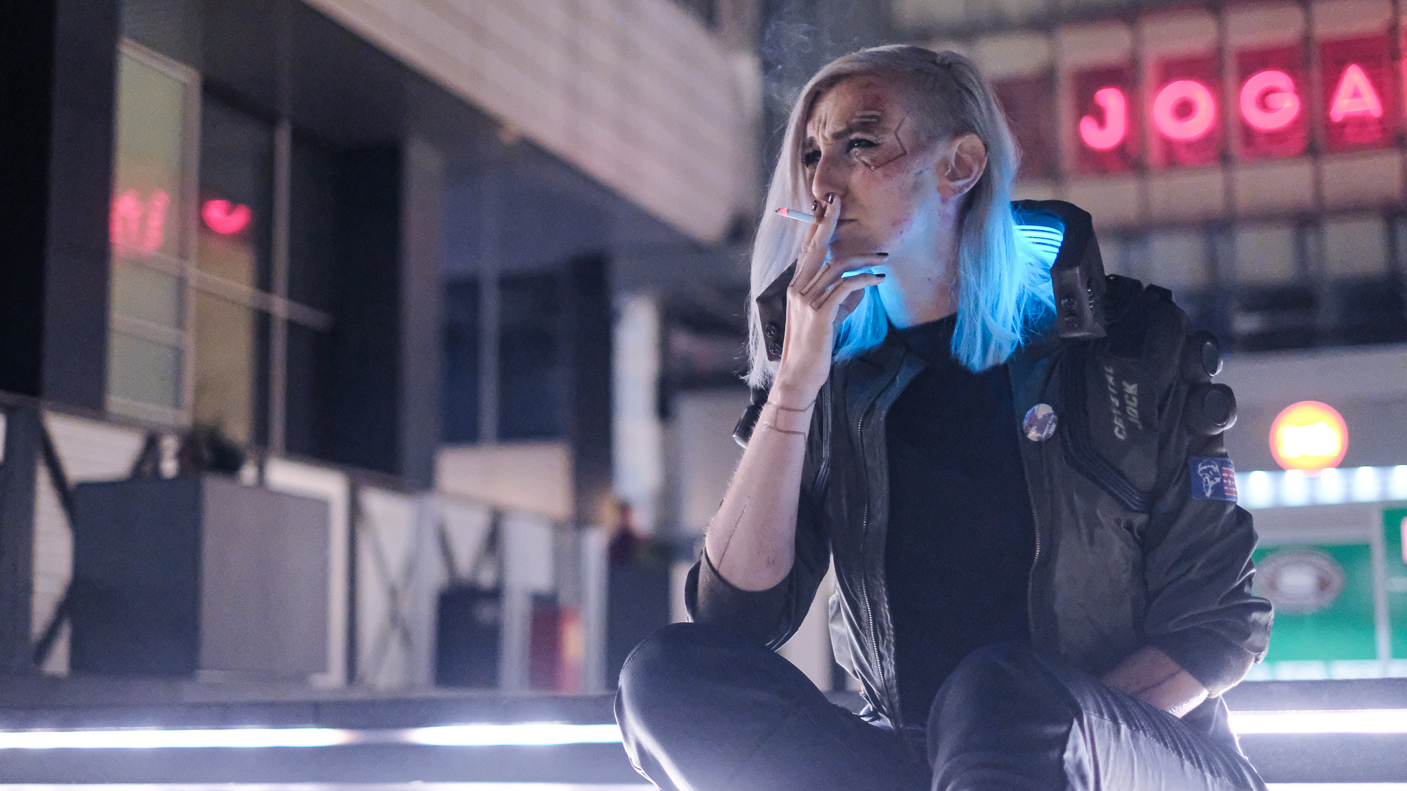 Cyberpunk 2077 - V Cosplay - alzbeta trojanova smoking a cigarette while sitting down