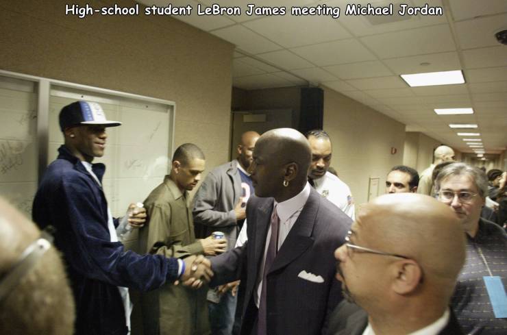 funny memes and pics - lebron james meets michael jordan - Highschool student LeBron James meeting Michael Jordan
