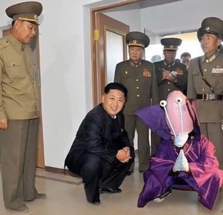 scary pictures - kim jong un squatting